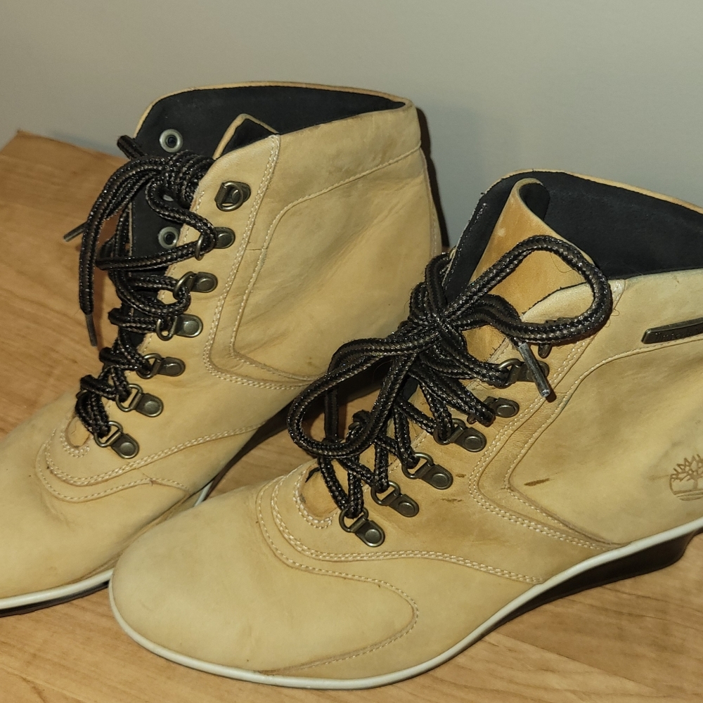 Ladies Timberland Wedge Boots Size 9M